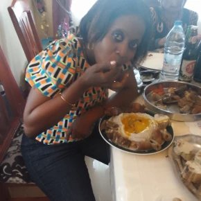 Meet Delphine NGUNE in Yaoundé - Your Local Friend & Expert - ID1332 - Photo 3