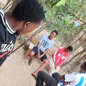 The beauty of ghetto life. Lets keep the world happy - Online Experience - Photo 3