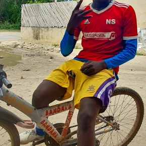 The beauty of ghetto life. Lets keep the world happy - Online Experience - Photo 4